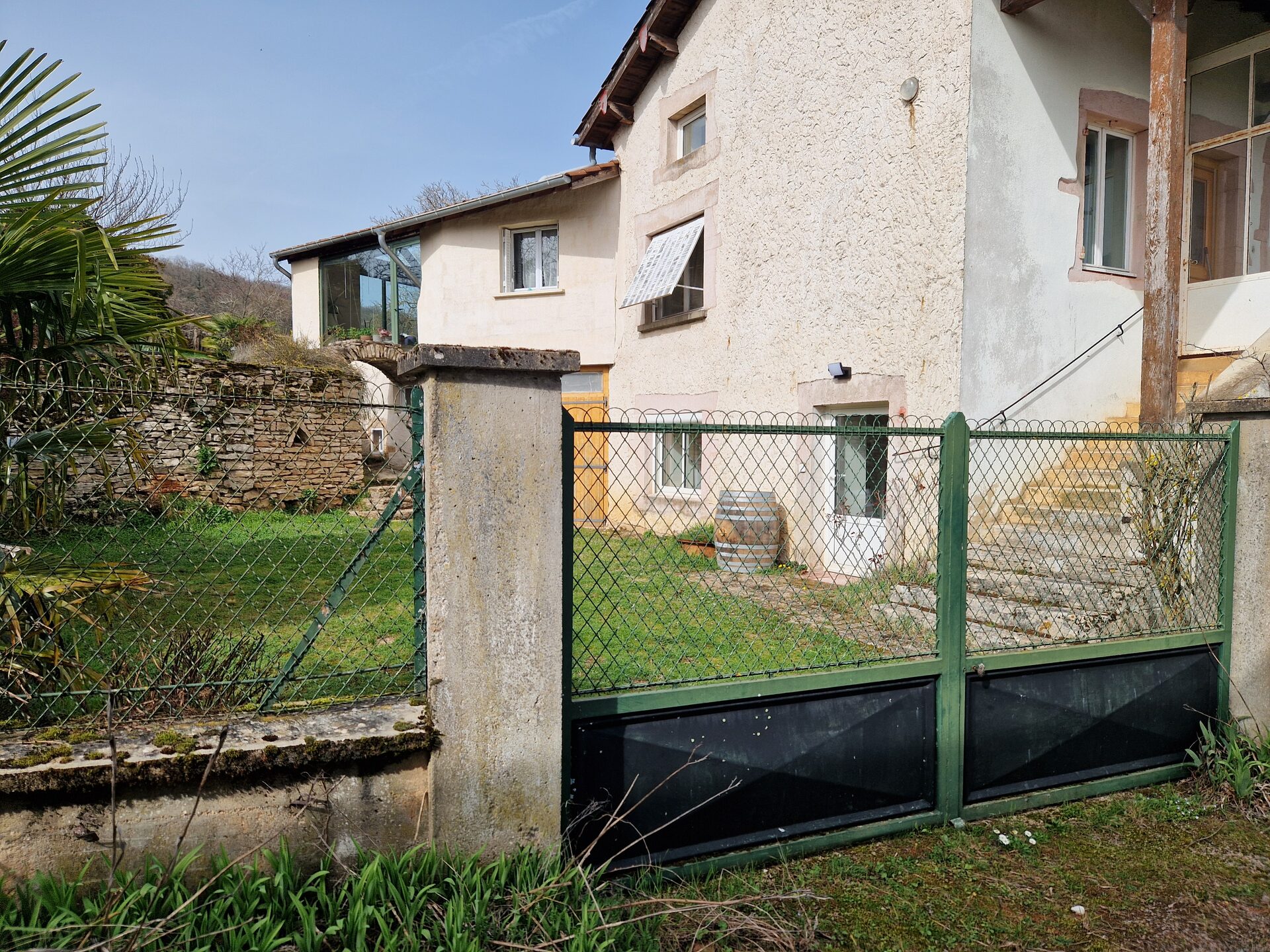 Maison en pierre du gîte L'Ammonite en Bourgogne
