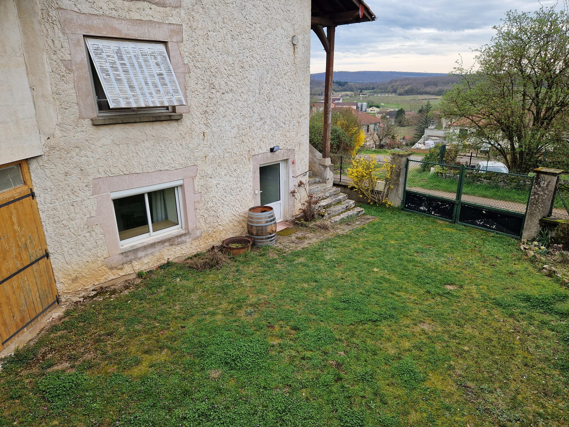 Vue panoramique sur la vallée depuis la propriété du gîte L'Ammonite