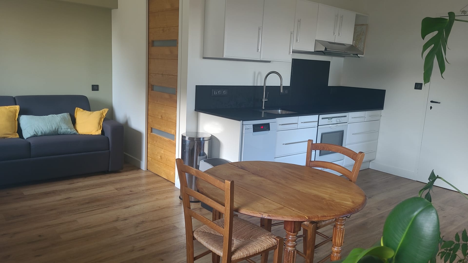 Cuisine intégrée et moderne du gîte L'Ammonite